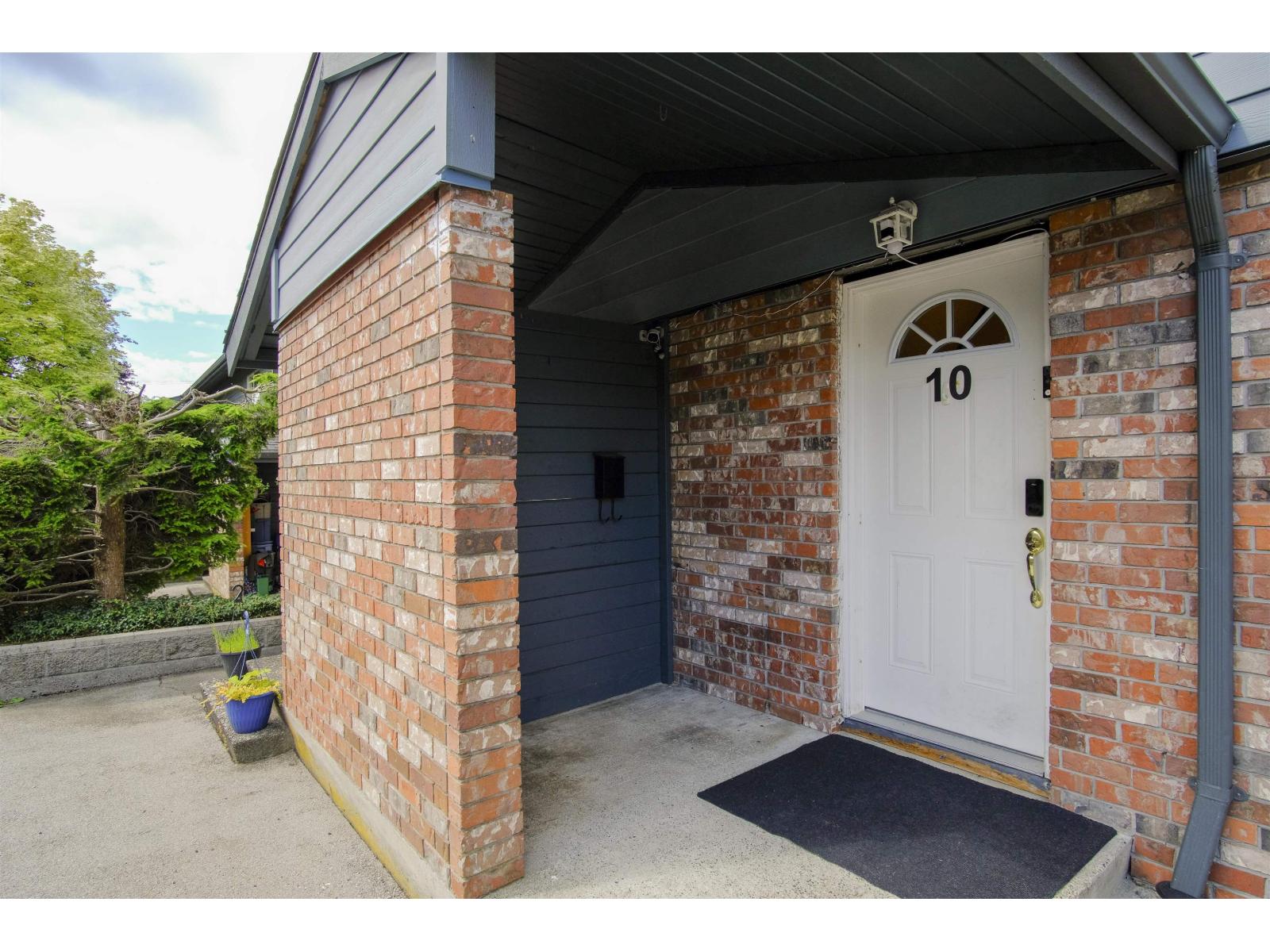 10 10736 Guildford Drive, Surrey, British Columbia  V3R 1W6 - Photo 2 - R3109655