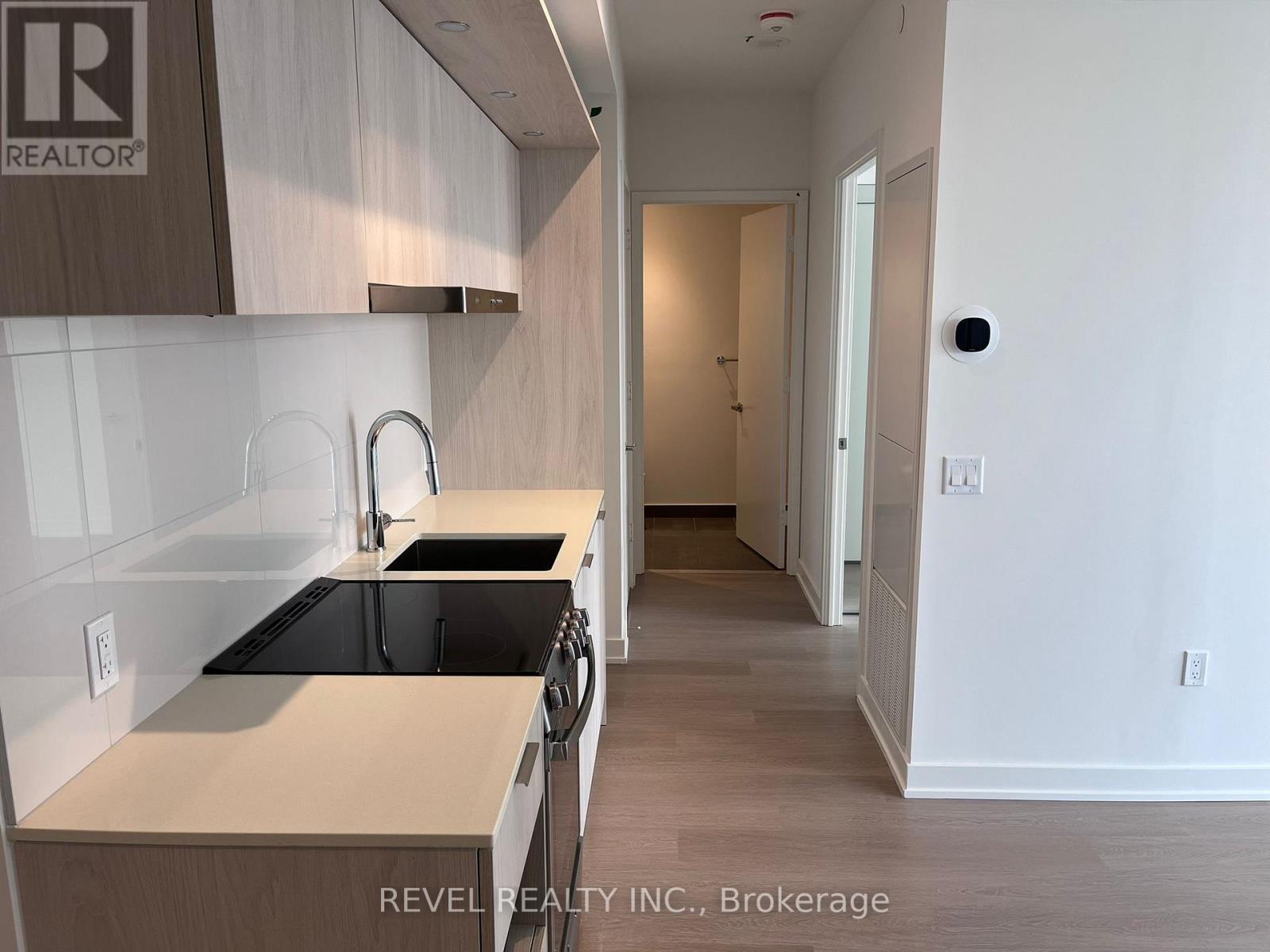 1301 - 448 Burnhamthorpe Road W, Mississauga, Ontario  L5B 4M6 - Photo 1 - W12998708