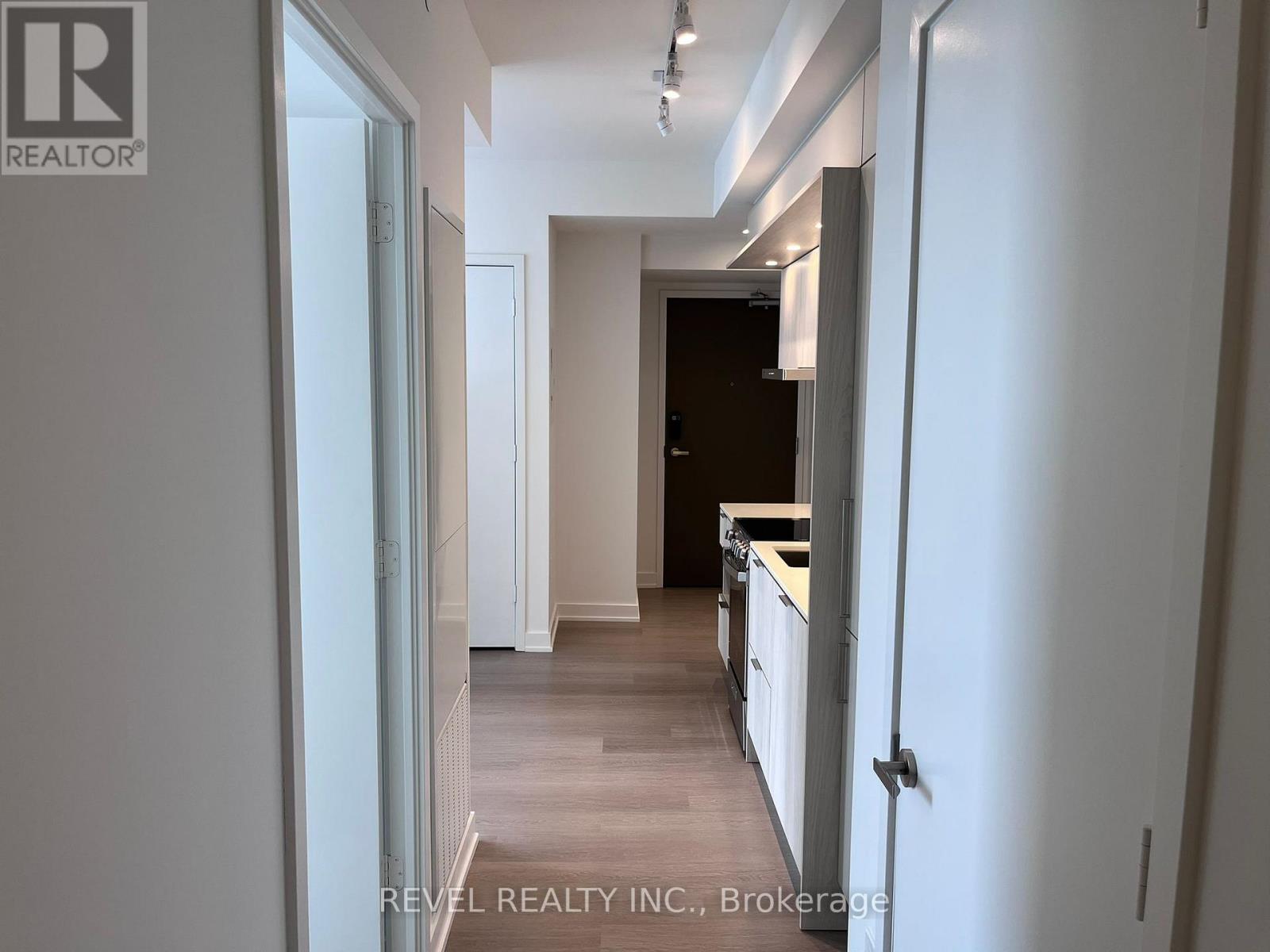 1301 - 448 Burnhamthorpe Road W, Mississauga, Ontario  L5B 4M6 - Photo 2 - W12998708