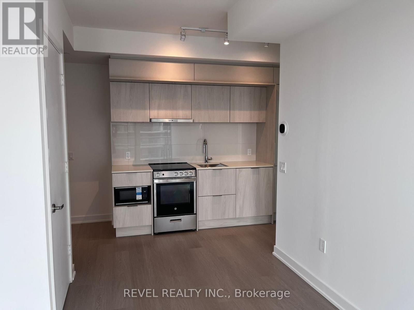 1301 - 448 Burnhamthorpe Road W, Mississauga, Ontario  L5B 4M6 - Photo 5 - W12998708