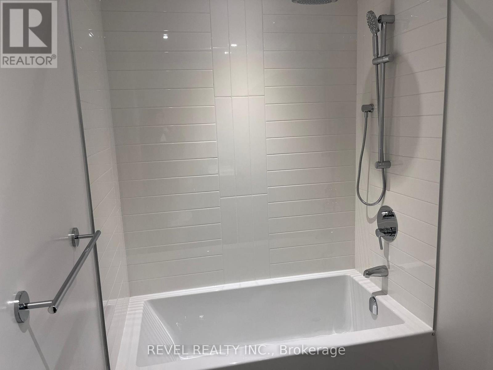 1301 - 448 Burnhamthorpe Road W, Mississauga, Ontario  L5B 4M6 - Photo 6 - W12998708