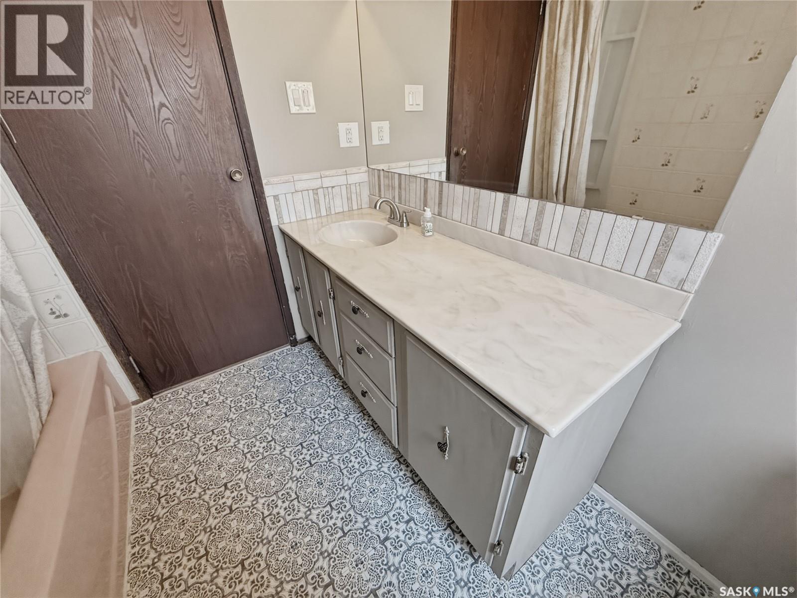 231 Elliott Place, Swift Current, Saskatchewan  S9H 4H7 - Photo 18 - SK032708