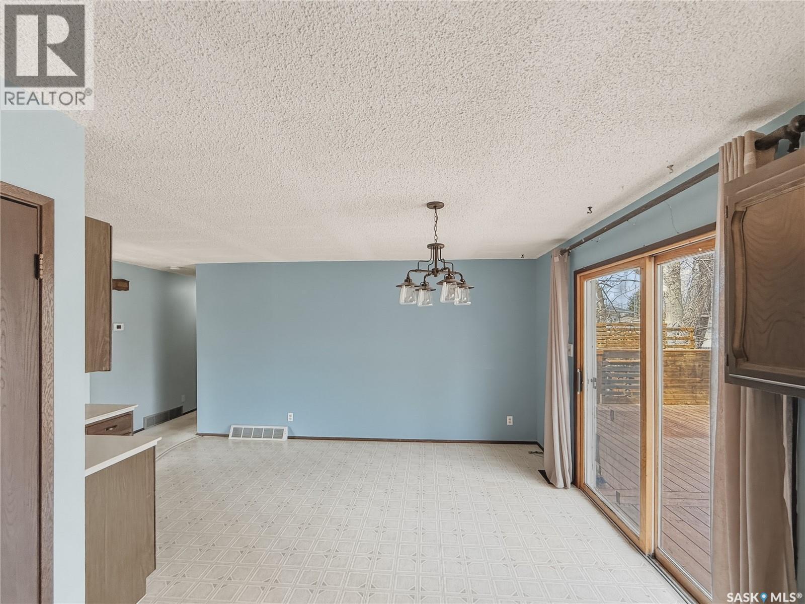 231 Elliott Place, Swift Current, Saskatchewan  S9H 4H7 - Photo 5 - SK032708