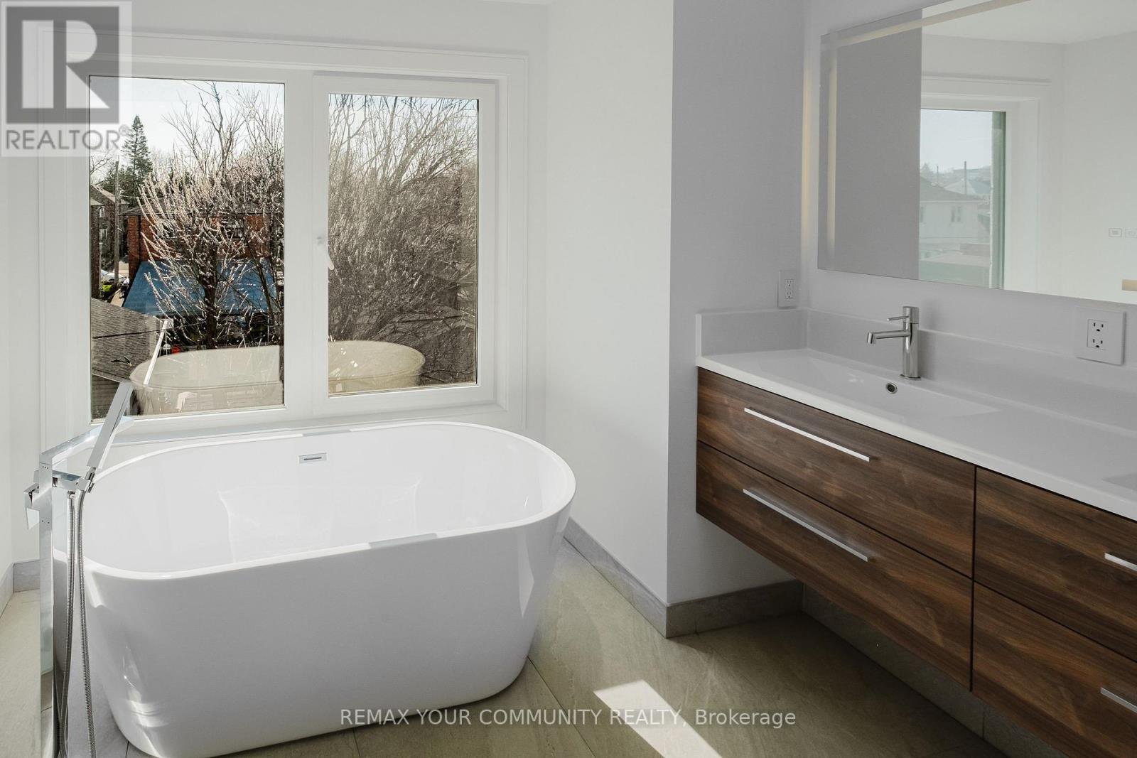 360 Woodmount Avenue, Toronto, Ontario  M4C 4A5 - Photo 33 - E12998646