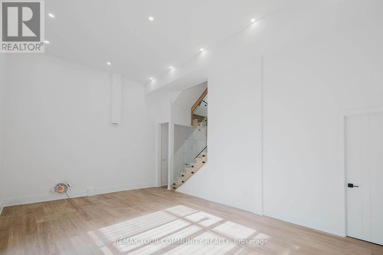 360 Woodmount Avenue, Toronto, Ontario  M4C 4A5 - Photo 40 - E12998646