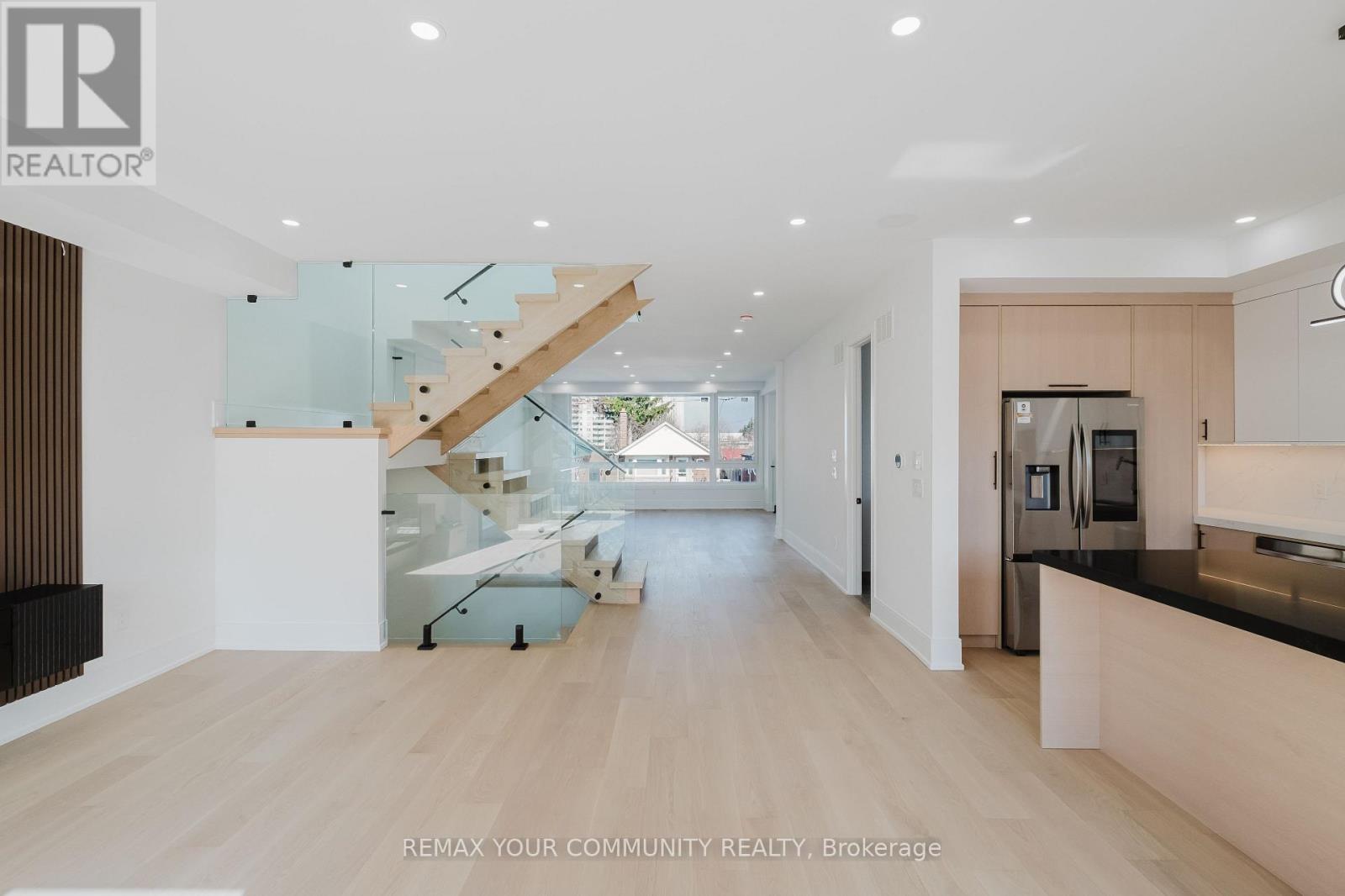 360 Woodmount Avenue, Toronto, Ontario  M4C 4A5 - Photo 6 - E12998646