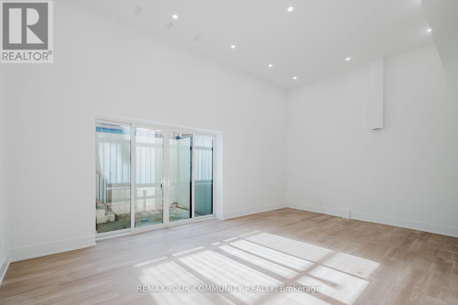 360 Woodmount Avenue, Toronto, Ontario  M4C 4A5 - Photo 41 - E12998646