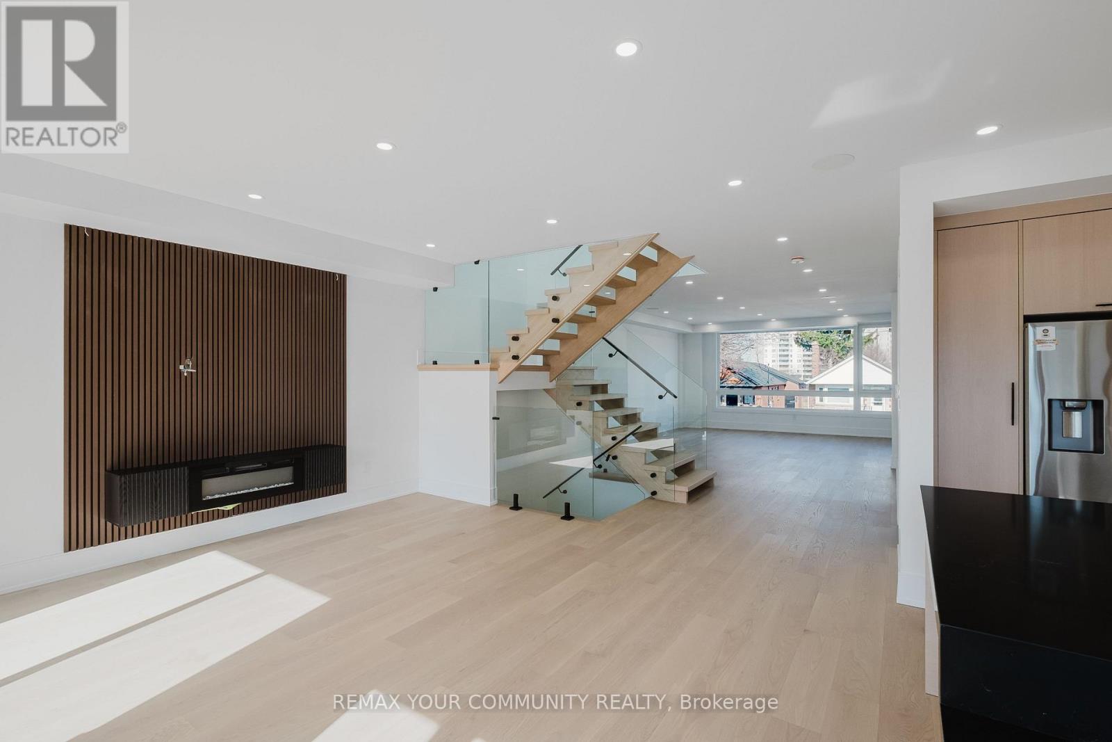 360 Woodmount Avenue, Toronto, Ontario  M4C 4A5 - Photo 7 - E12998646