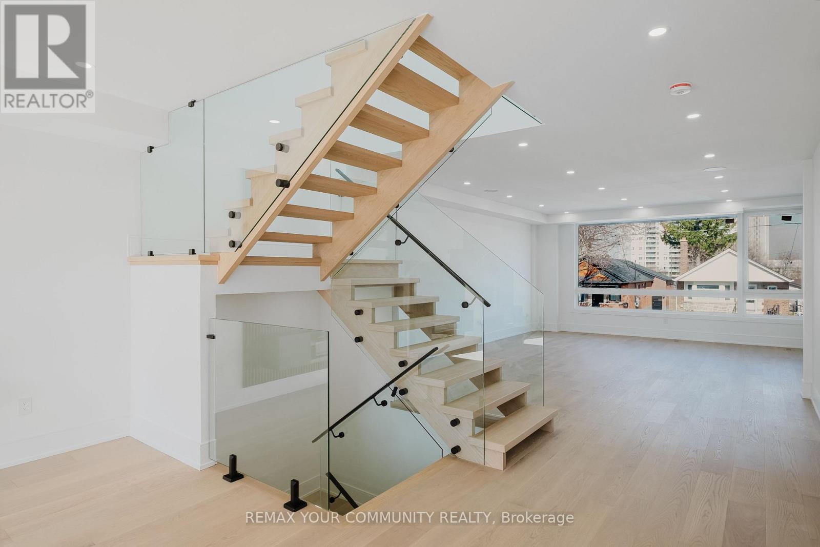 360 Woodmount Avenue, Toronto, Ontario  M4C 4A5 - Photo 8 - E12998646