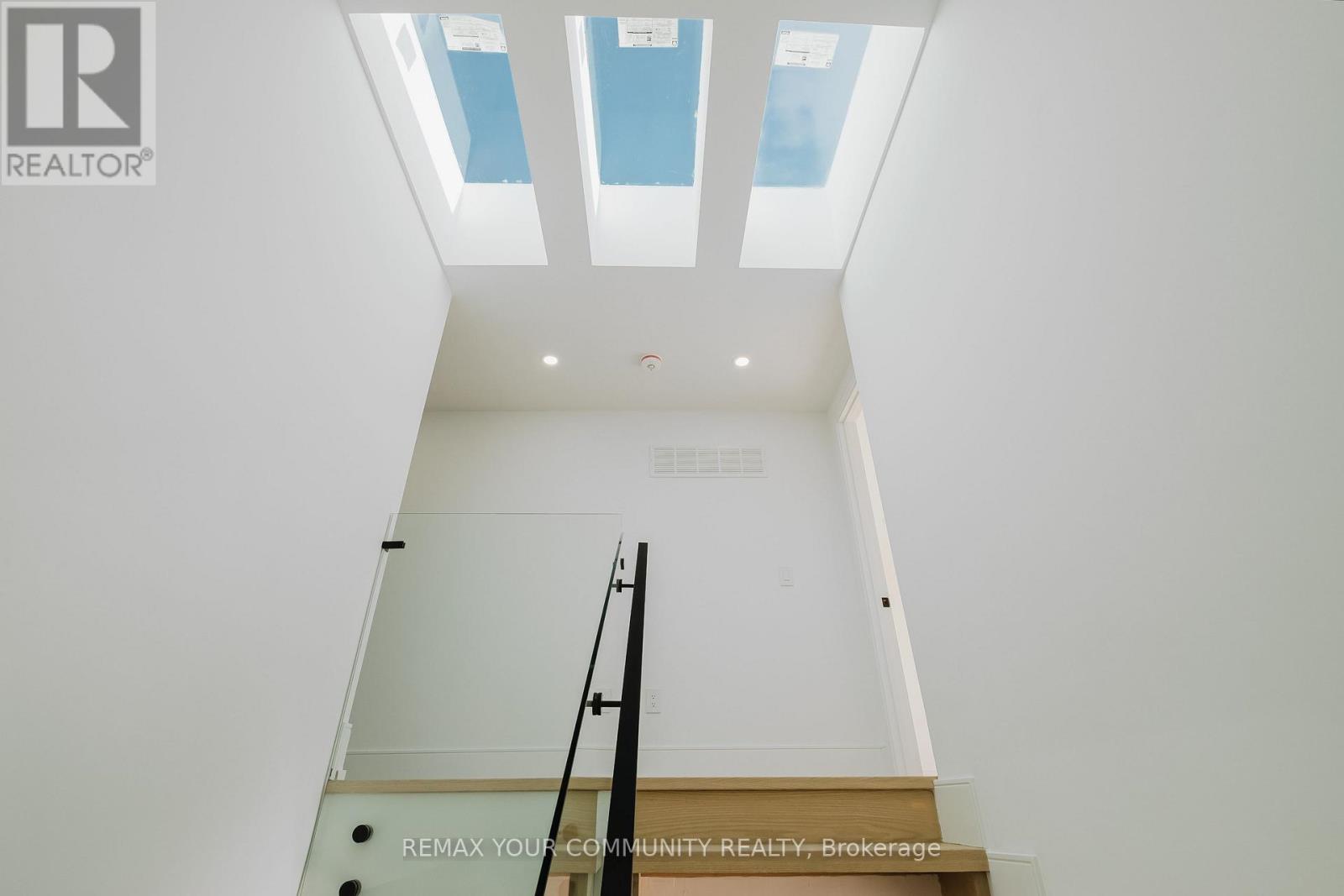 360 Woodmount Avenue, Toronto, Ontario  M4C 4A5 - Photo 36 - E12998646