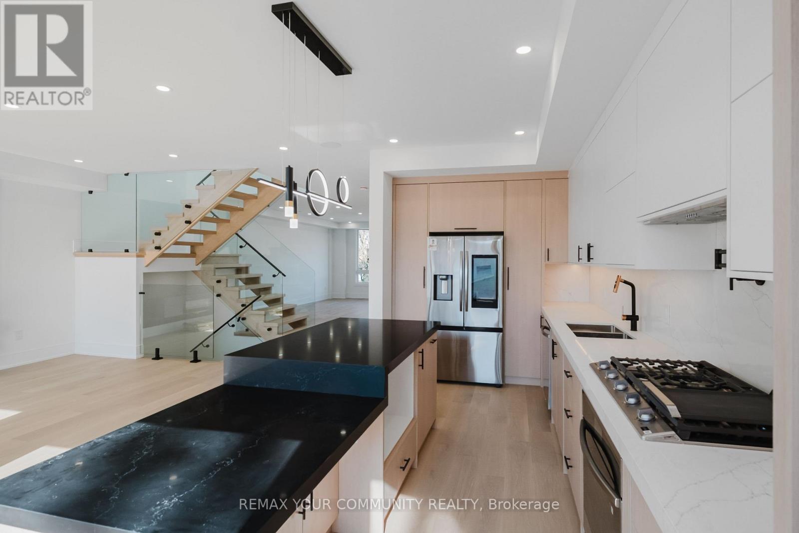 360 Woodmount Avenue, Toronto, Ontario  M4C 4A5 - Photo 14 - E12998646