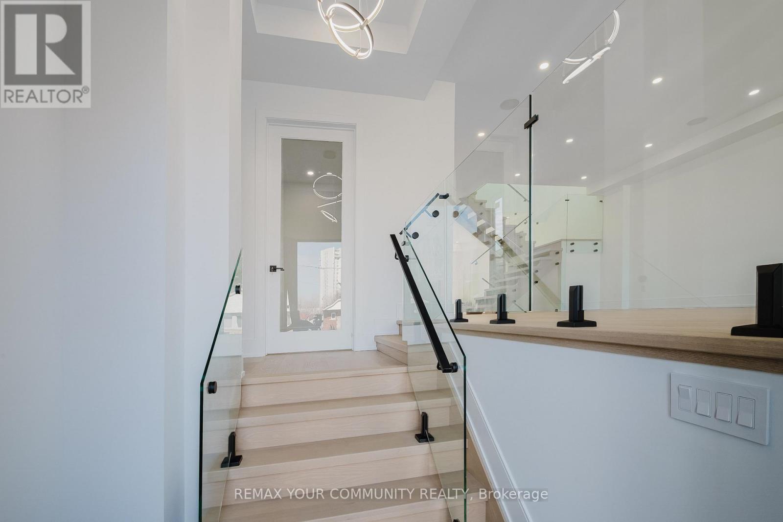 360 Woodmount Avenue, Toronto, Ontario  M4C 4A5 - Photo 10 - E12998646