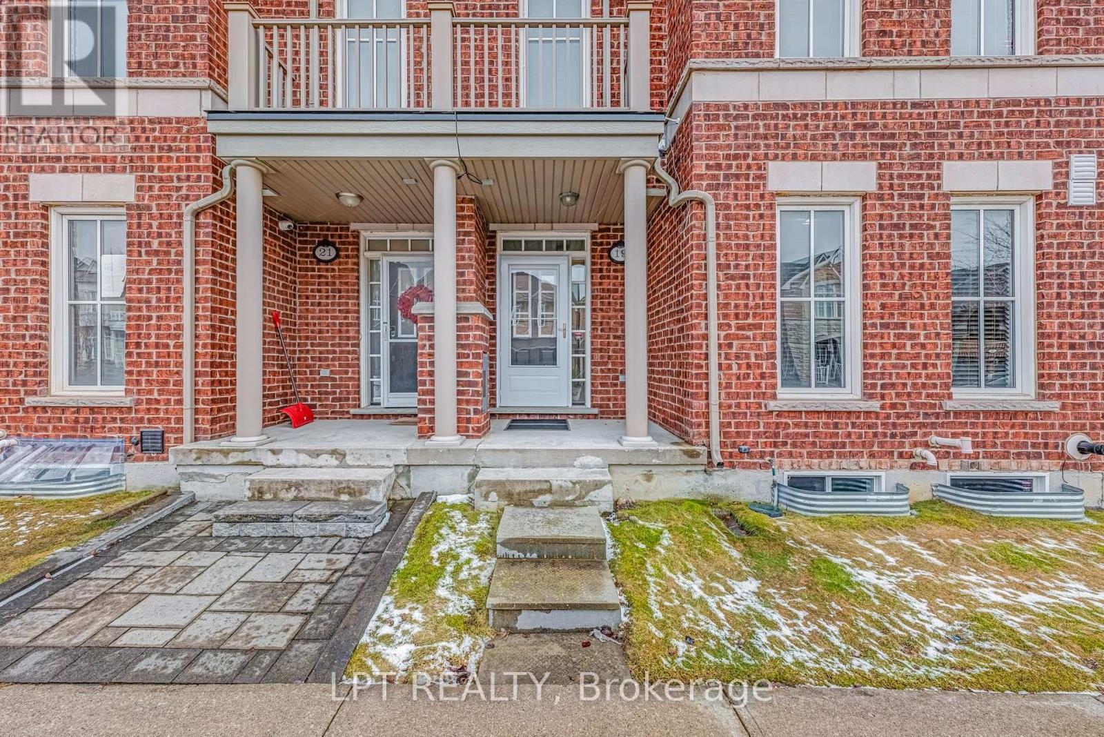 19 Earnshaw Drive, Markham, Ontario L6C 0E4 - Photo 3 - N12940862