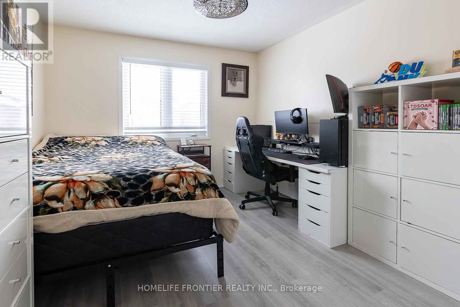 65 West Park Avenue, Bradford West Gwillimbury, Ontario  L3Z 0A7 - Photo 20 - N12998542