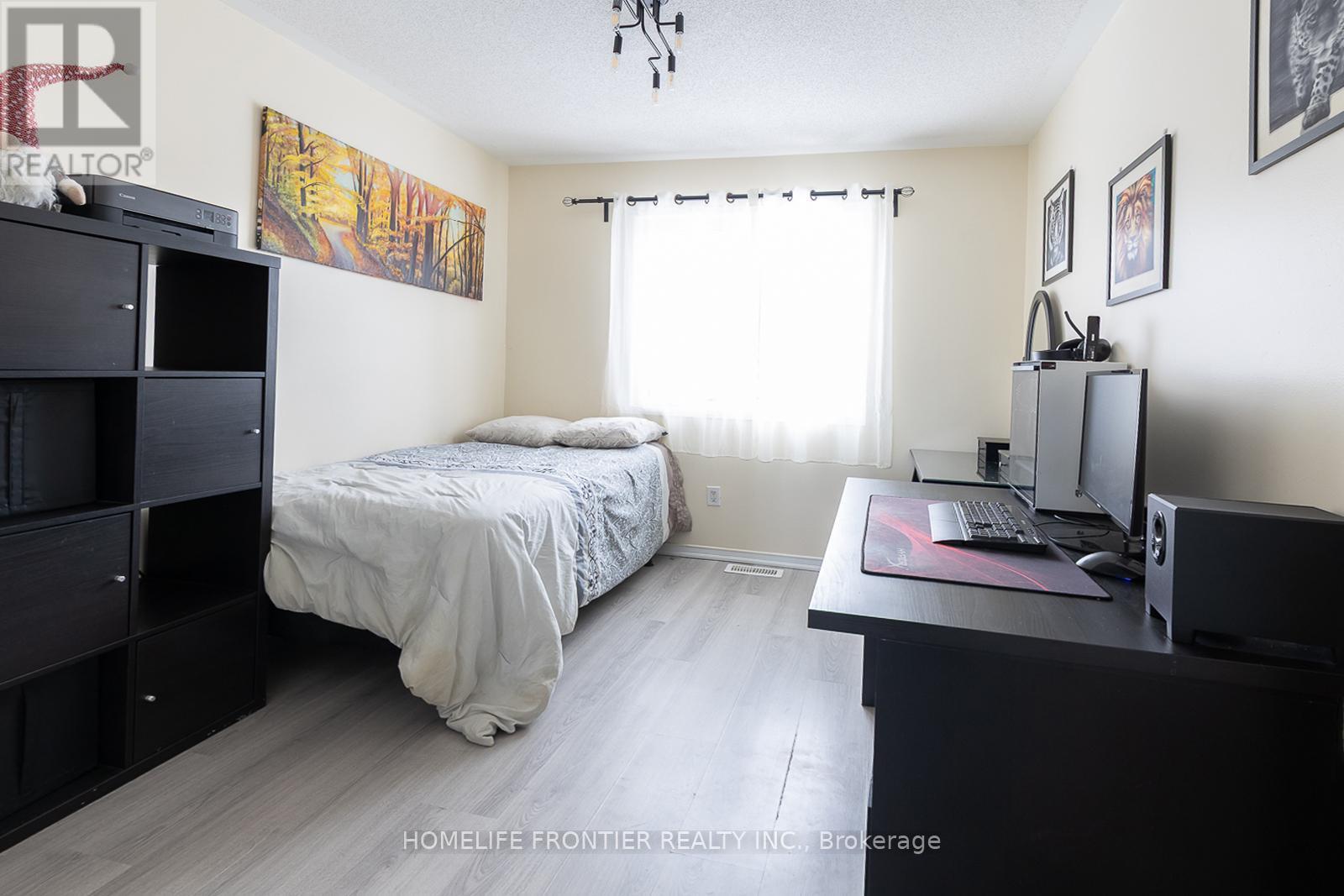 65 West Park Avenue, Bradford West Gwillimbury, Ontario  L3Z 0A7 - Photo 15 - N12998542