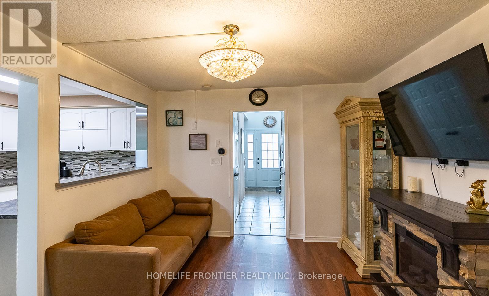 65 West Park Avenue, Bradford West Gwillimbury, Ontario  L3Z 0A7 - Photo 12 - N12998542