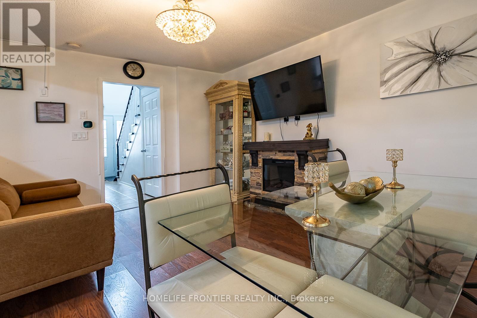 65 West Park Avenue, Bradford West Gwillimbury, Ontario  L3Z 0A7 - Photo 8 - N12998542