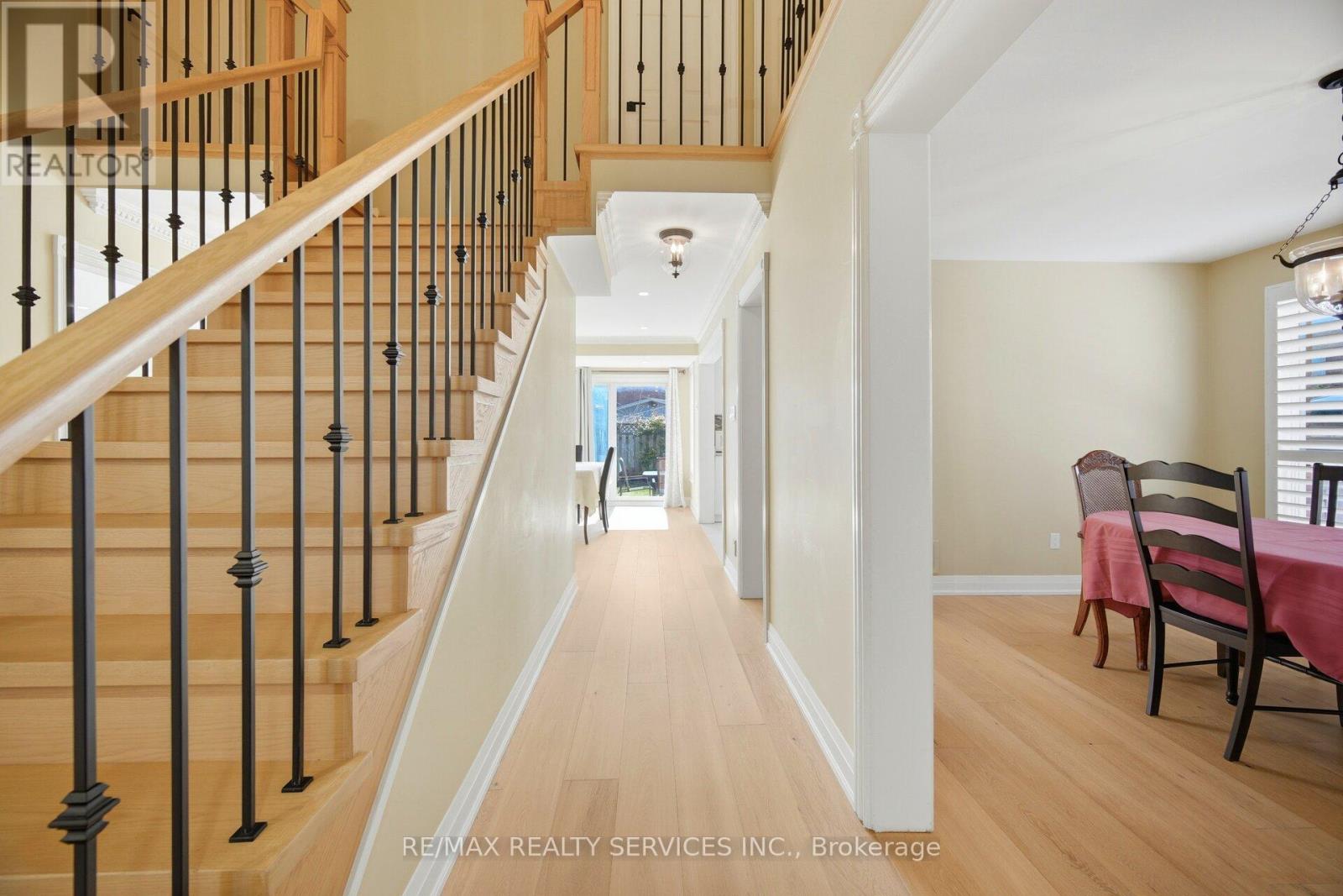 23 Newbury Crescent, Brampton, Ontario  L6S 5M3 - Photo 11 - W12993438