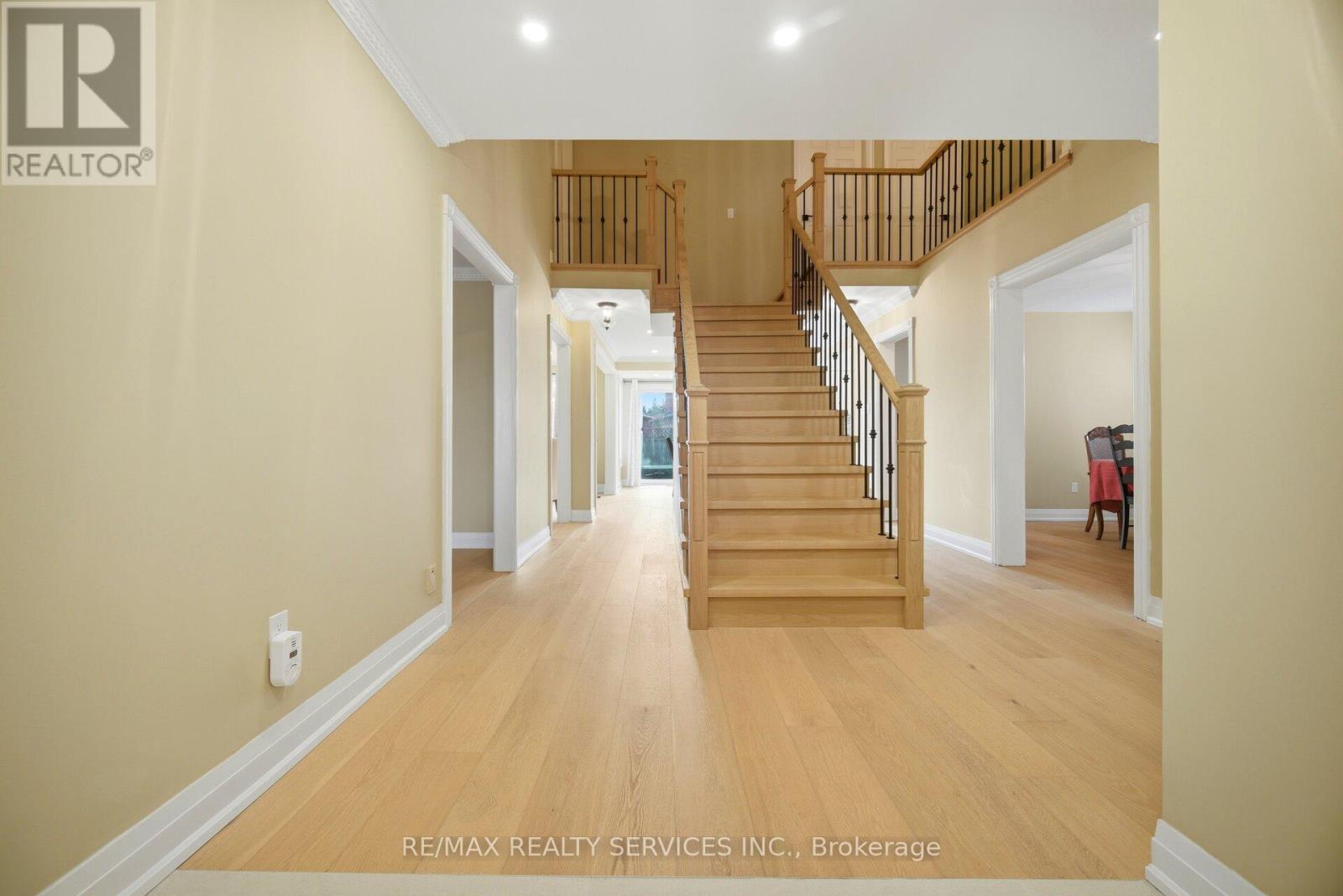 23 Newbury Crescent, Brampton, Ontario  L6S 5M3 - Photo 7 - W12993438