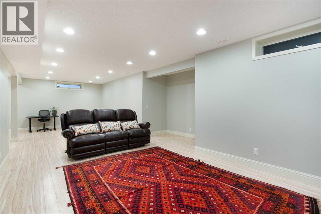 90 Discovery Ridge Road Sw, Calgary, Alberta  T3H 4R4 - Photo 40 - A2293743