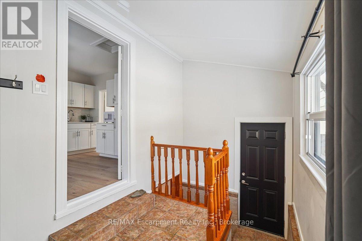 135 Deane Avenue, Oakville, Ontario  L6K 1N2 - Photo 15 - W12998748