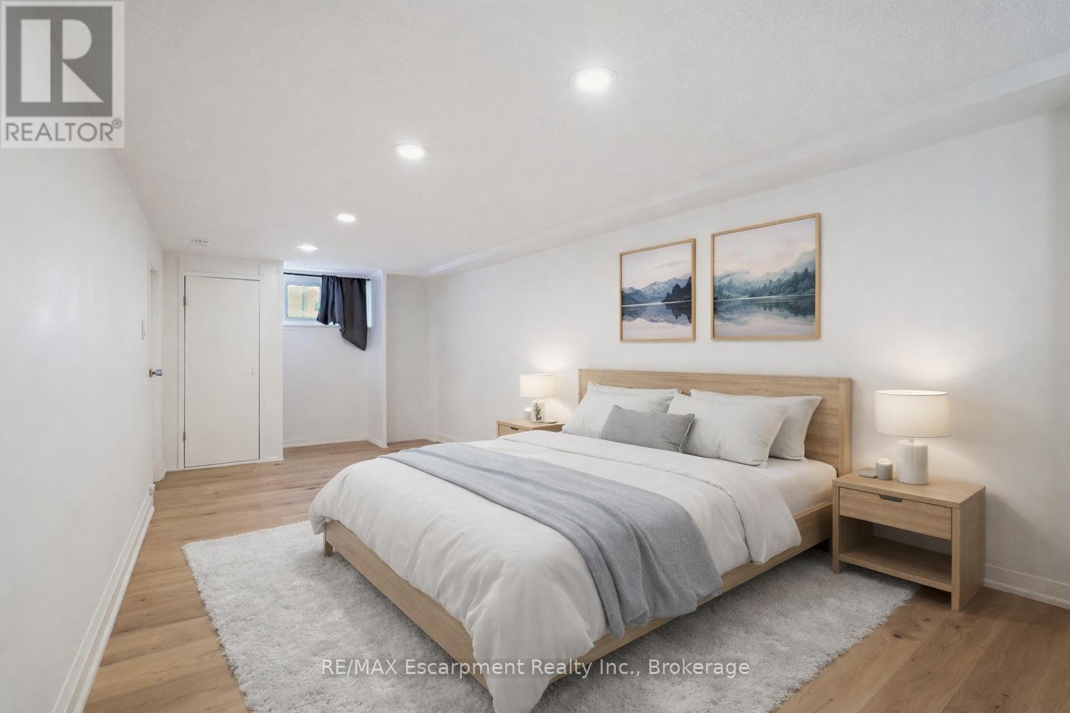 135 Deane Avenue, Oakville, Ontario  L6K 1N2 - Photo 21 - W12998748