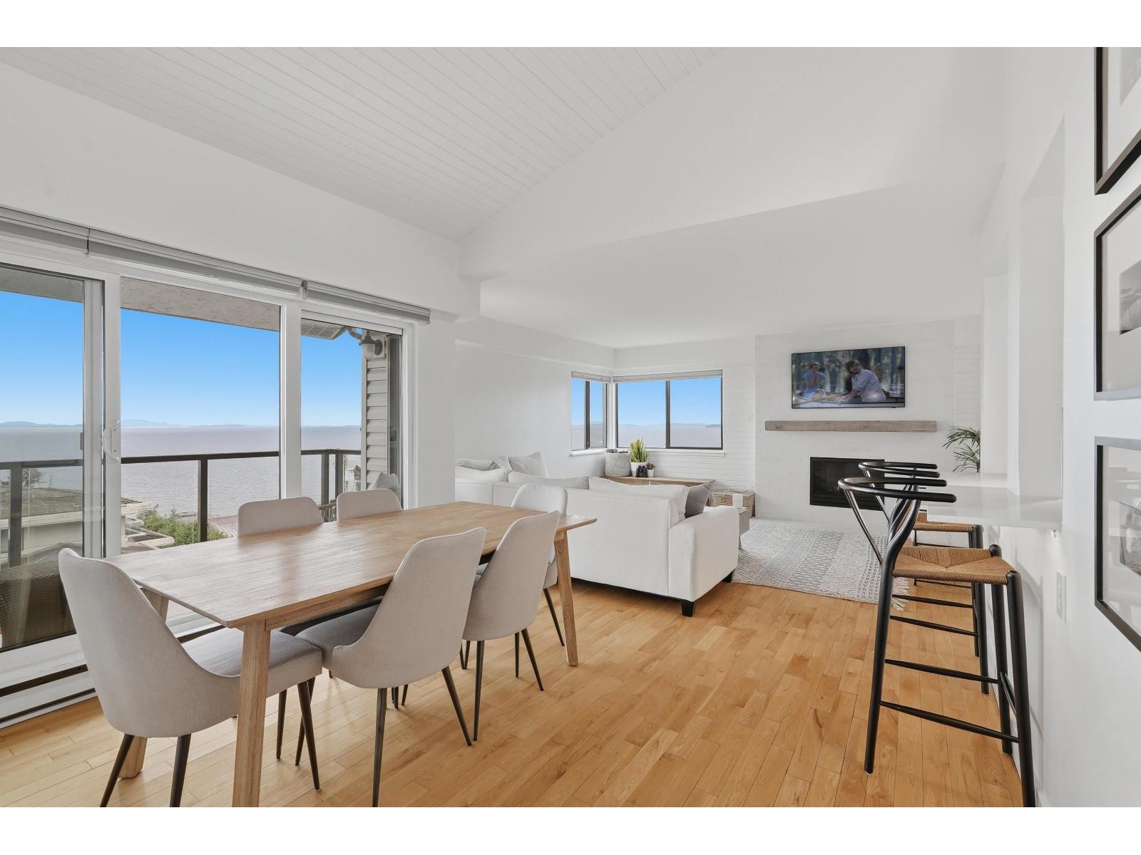 301 15041 Prospect Avenue, White Rock, British Columbia  V4B 2B5 - Photo 2 - R3111448