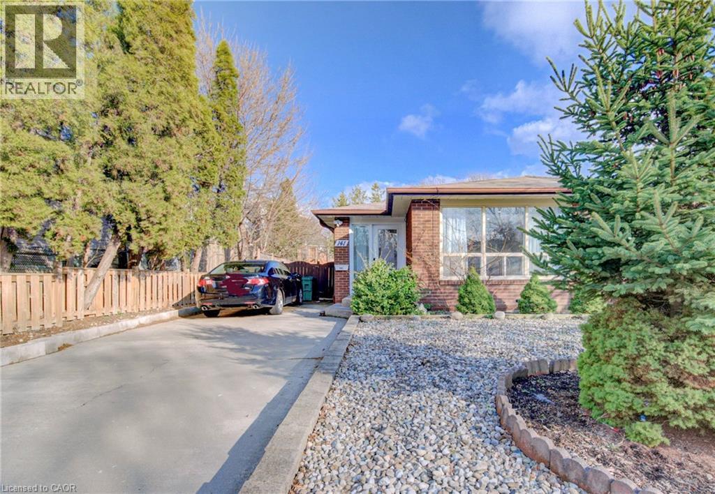 141 Mooregate Crescent, Kitchener, Ontario  N2M 2E9 - Photo 2 - 40815113