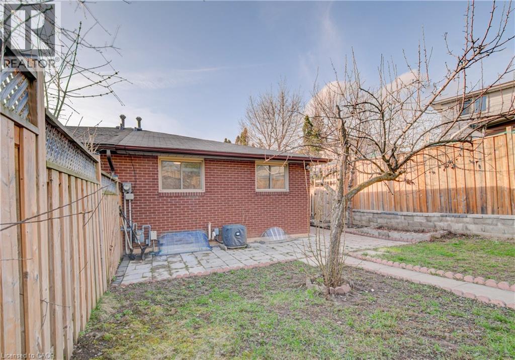 141 Mooregate Crescent, Kitchener, Ontario  N2M 2E9 - Photo 39 - 40815113