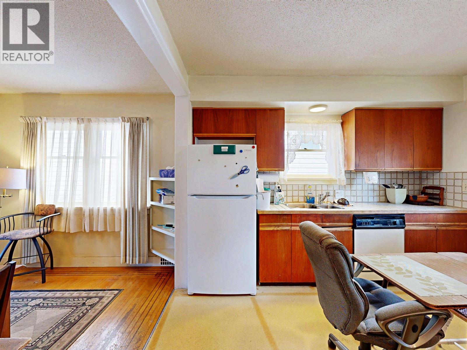 3624 Cambridge Street, Vancouver, British Columbia  V5K 1M6 - Photo 9 - R3111085