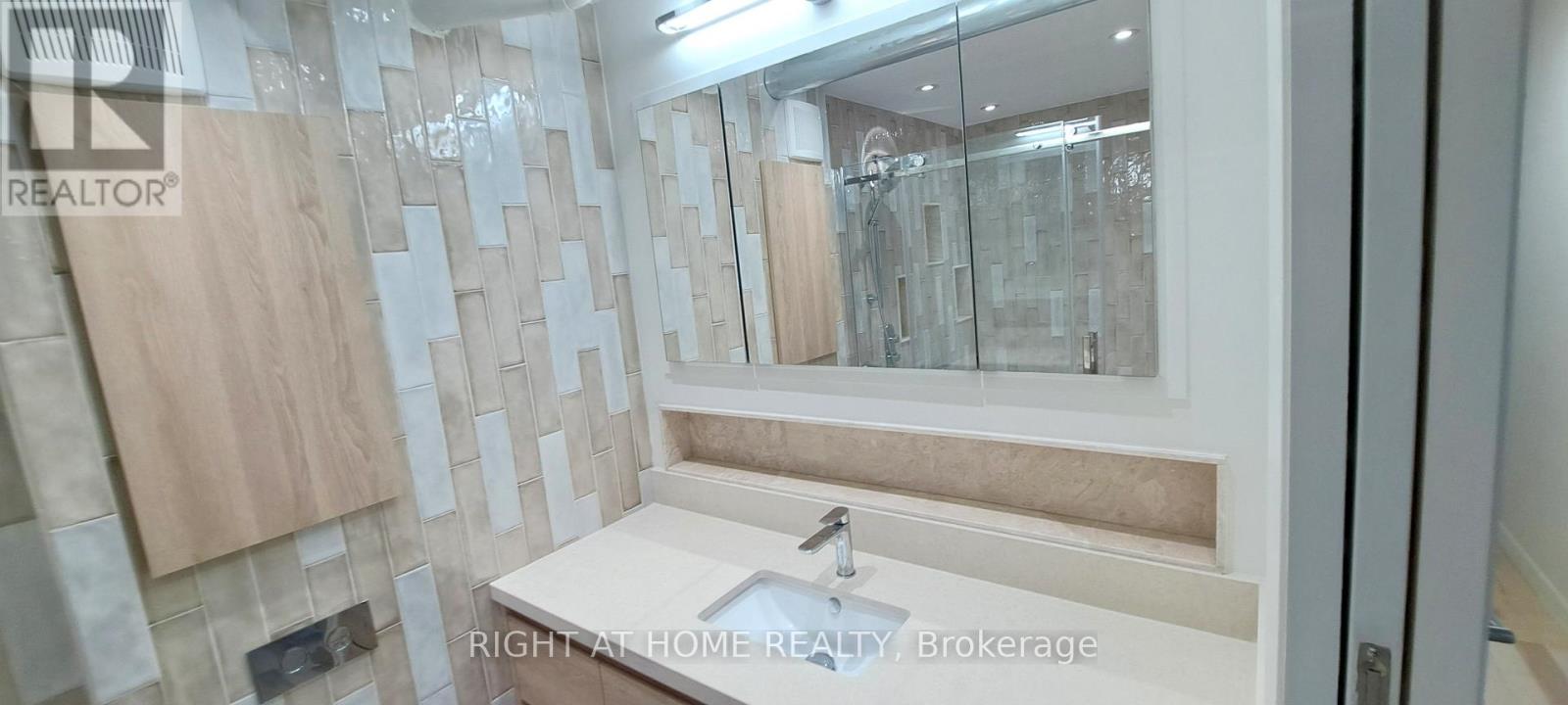 3 (R1-3) - 60 Pavane Linkway, Toronto, Ontario  M3C 1A1 - Photo 17 - C12998738