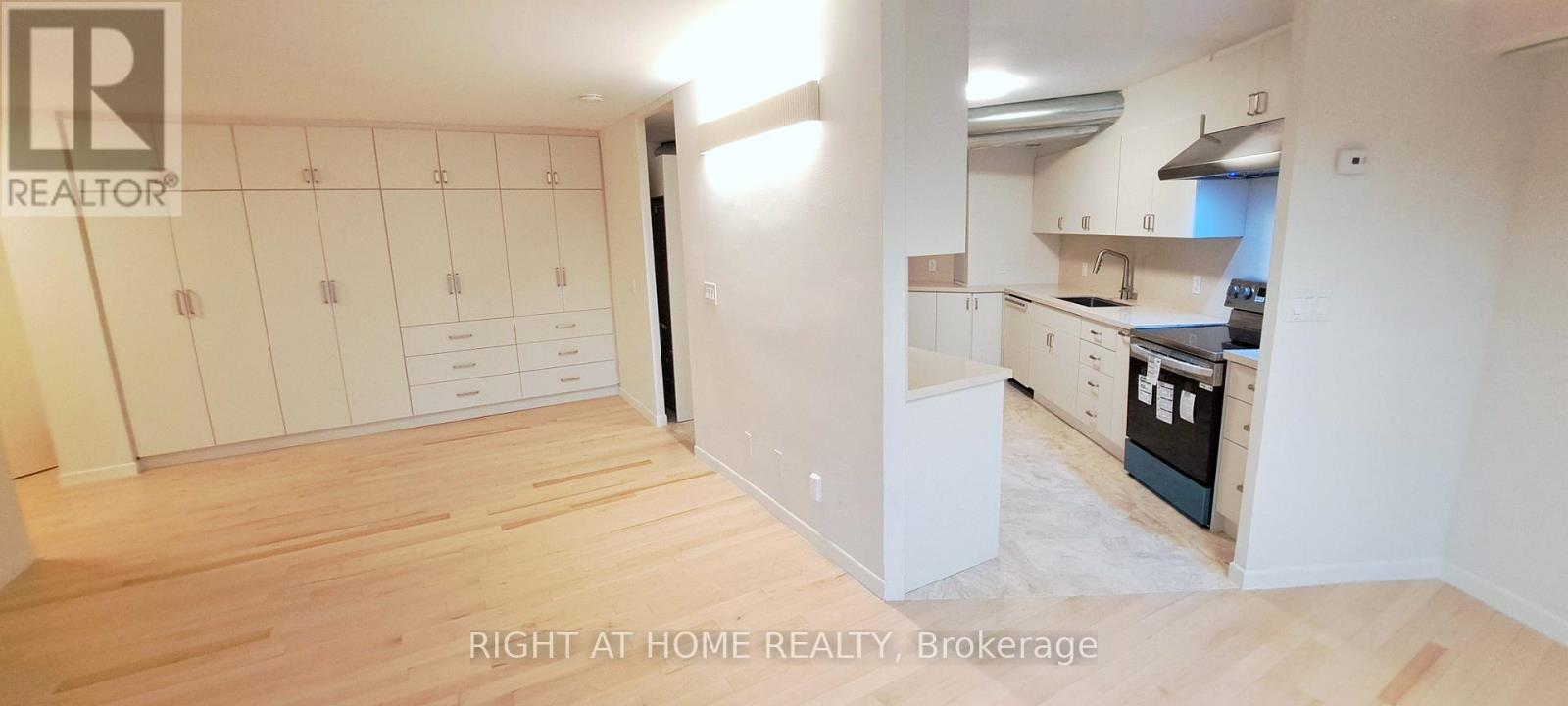 3 (R1-3) - 60 Pavane Linkway, Toronto, Ontario  M3C 1A1 - Photo 7 - C12998738