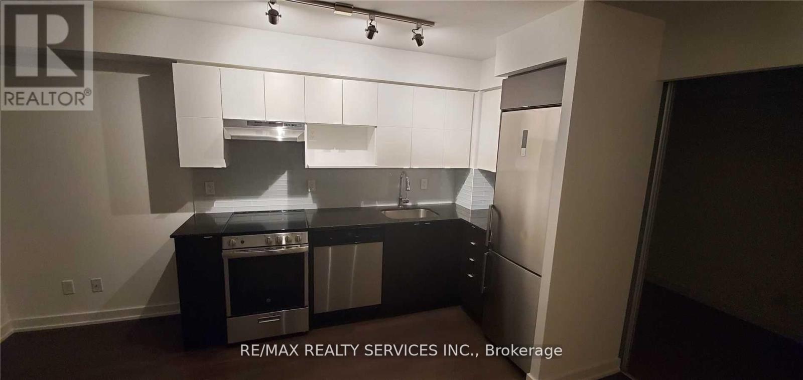 906 - 120 Varna Drive, Toronto, Ontario  M6A 2M1 - Photo 4 - C12998824