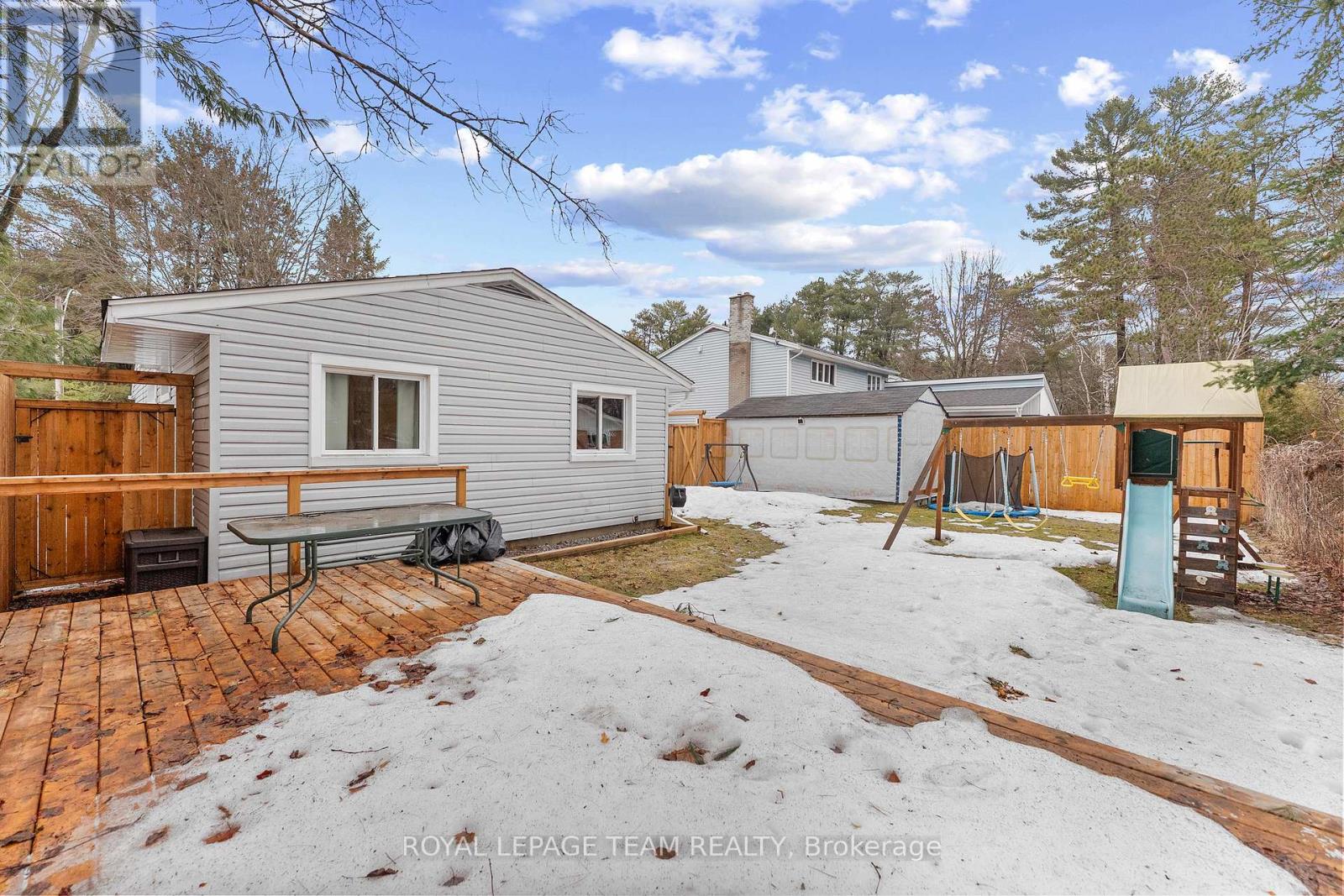 25 Frontenac Crescent, Deep River, Ontario K0J 1P0 - Photo 35 - X12998834