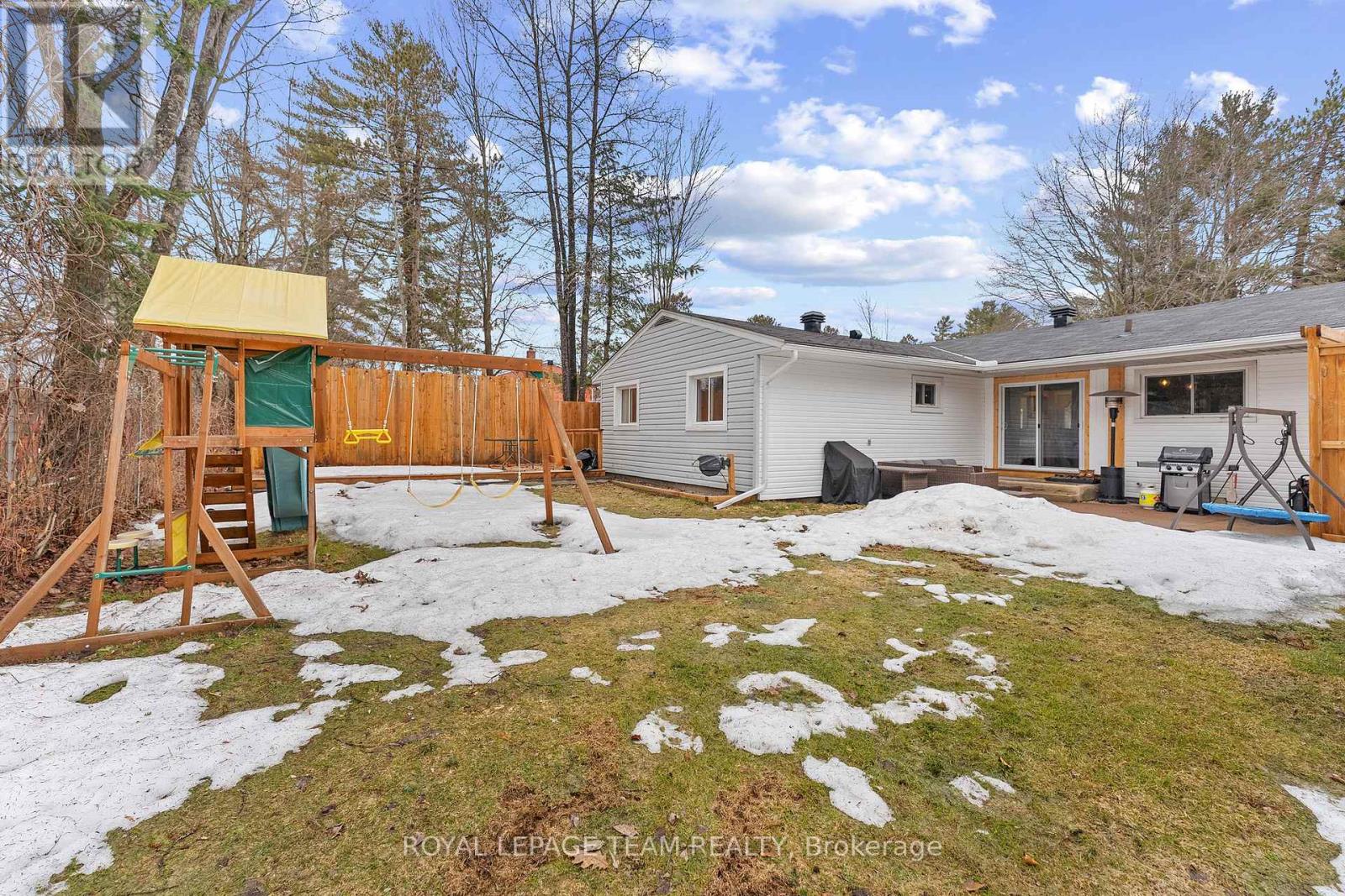 25 Frontenac Crescent, Deep River, Ontario K0J 1P0 - Photo 36 - X12998834