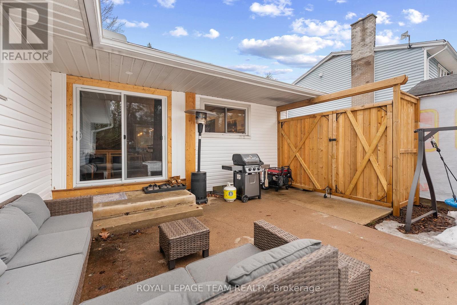 25 Frontenac Crescent, Deep River, Ontario K0J 1P0 - Photo 37 - X12998834