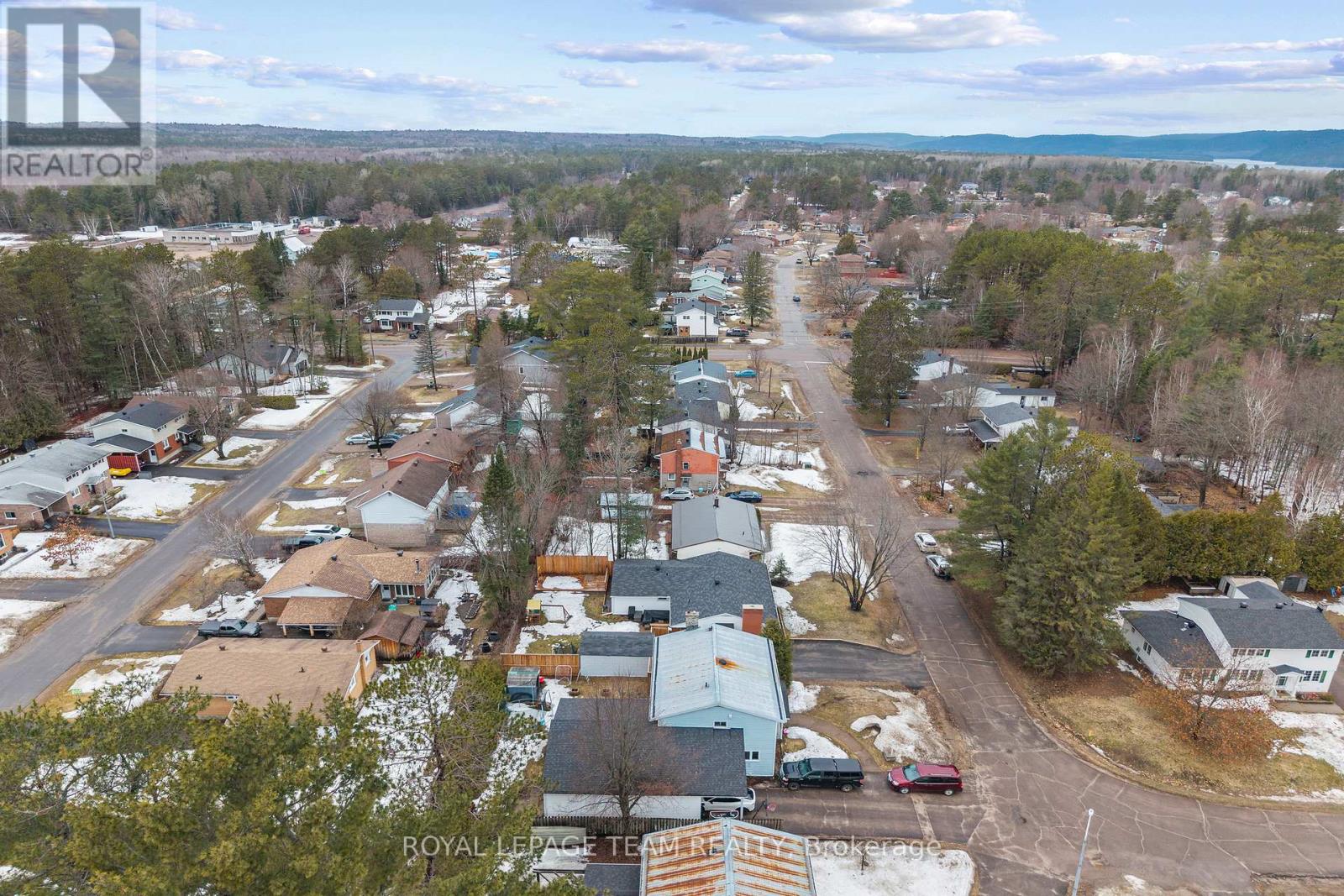 25 Frontenac Crescent, Deep River, Ontario K0J 1P0 - Photo 40 - X12998834