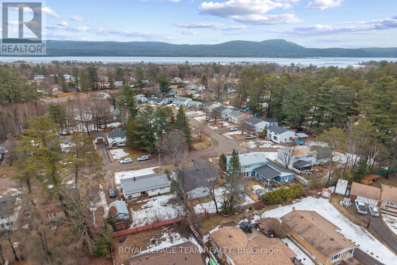 25 Frontenac Crescent, Deep River, Ontario K0J 1P0 - Photo 42 - X12998834