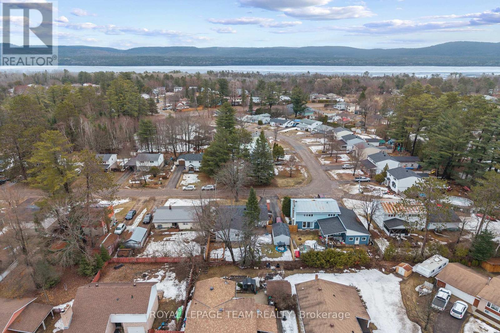 25 Frontenac Crescent, Deep River, Ontario K0J 1P0 - Photo 44 - X12998834