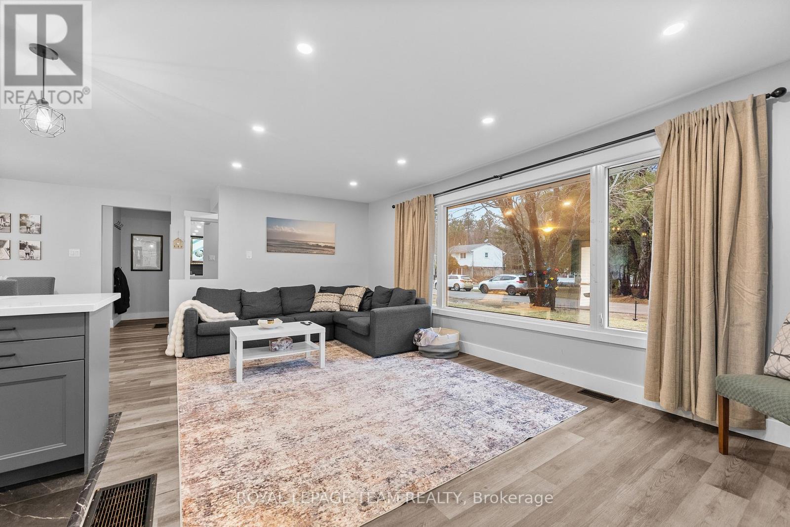 25 Frontenac Crescent, Deep River, Ontario K0J 1P0 - Photo 9 - X12998834