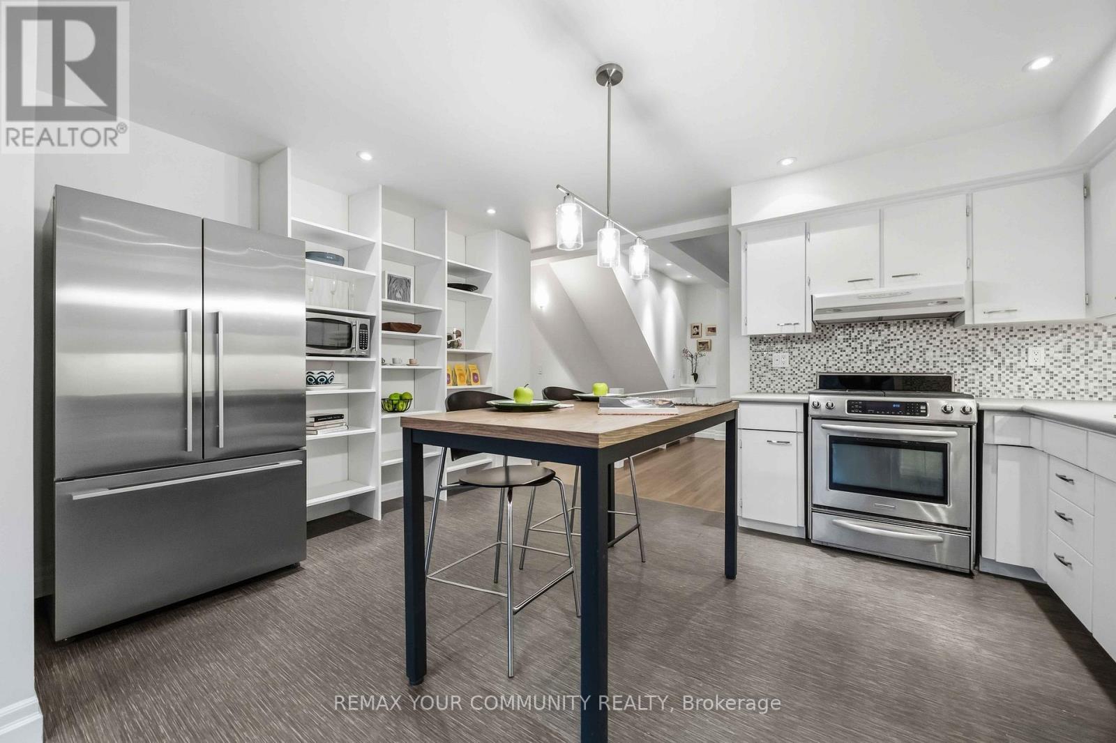 154 Riverdale Avenue, Toronto, Ontario  M4K 1C3 - Photo 14 - E12998736