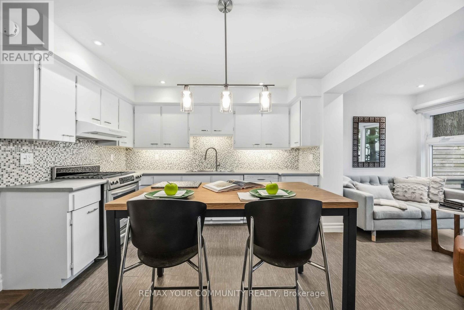 154 Riverdale Avenue, Toronto, Ontario  M4K 1C3 - Photo 16 - E12998736