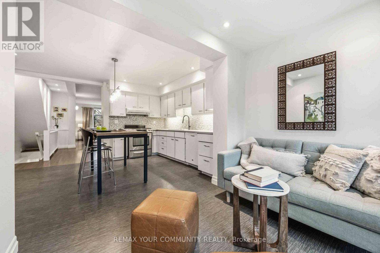 154 Riverdale Avenue, Toronto, Ontario  M4K 1C3 - Photo 19 - E12998736