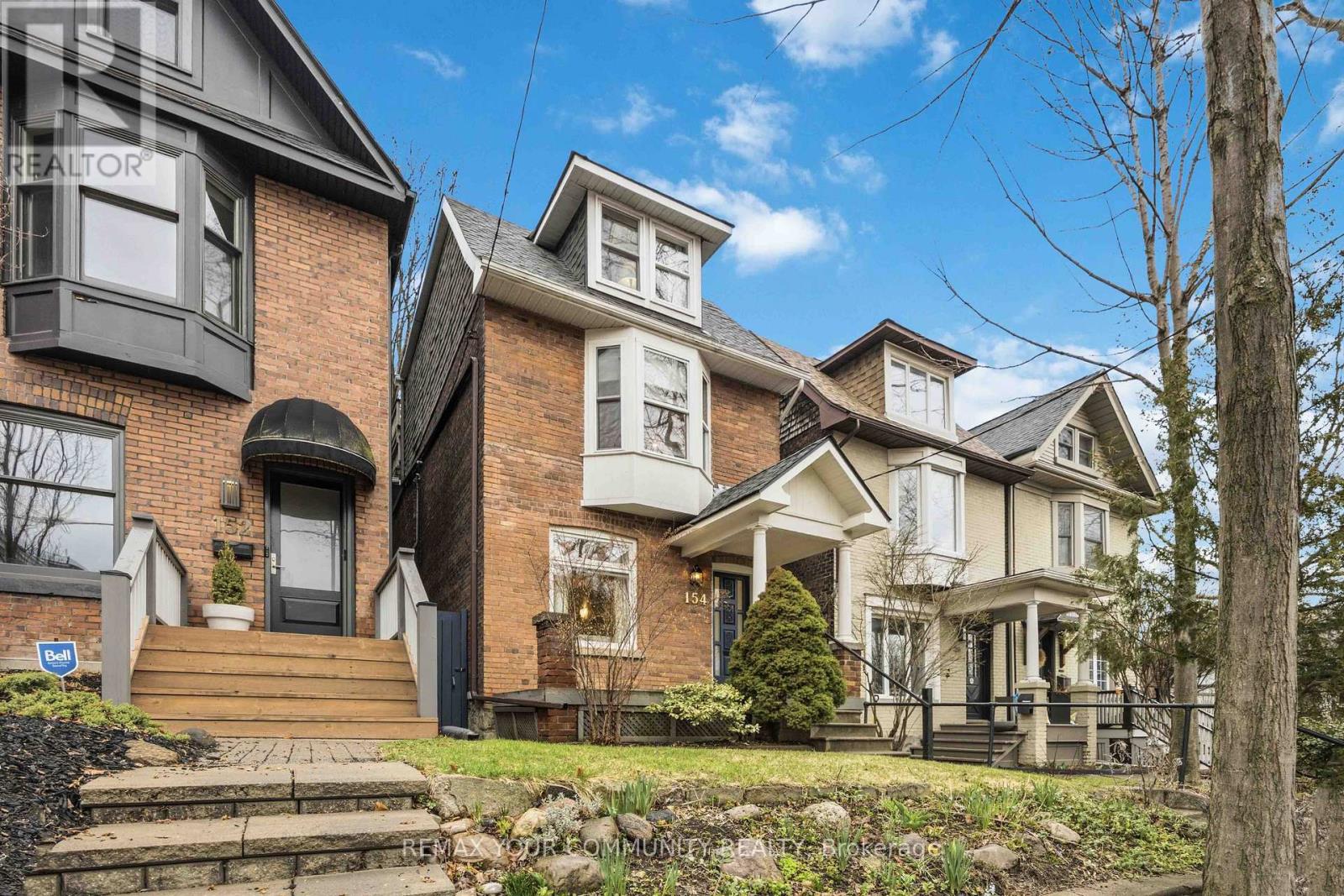 154 Riverdale Avenue, Toronto, Ontario  M4K 1C3 - Photo 2 - E12998736