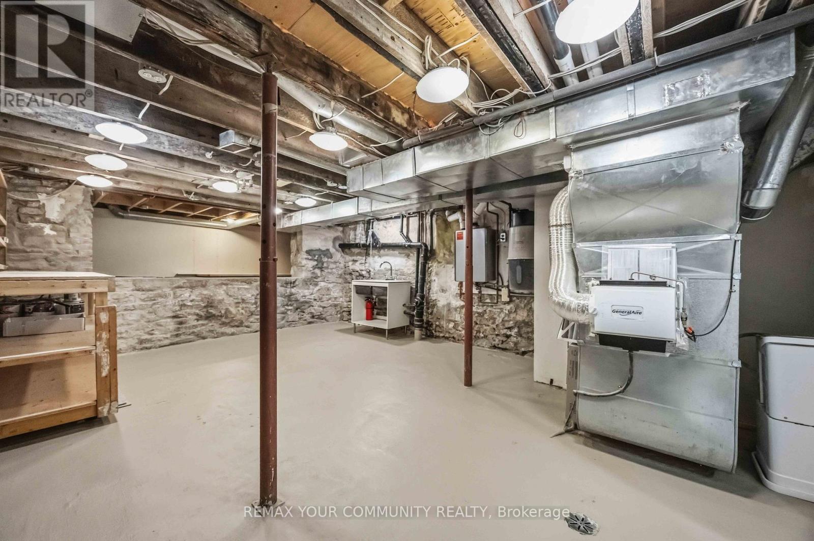 154 Riverdale Avenue, Toronto, Ontario  M4K 1C3 - Photo 38 - E12998736