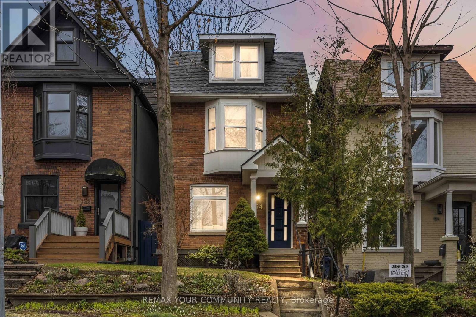 154 Riverdale Avenue, Toronto, Ontario  M4K 1C3 - Photo 4 - E12998736