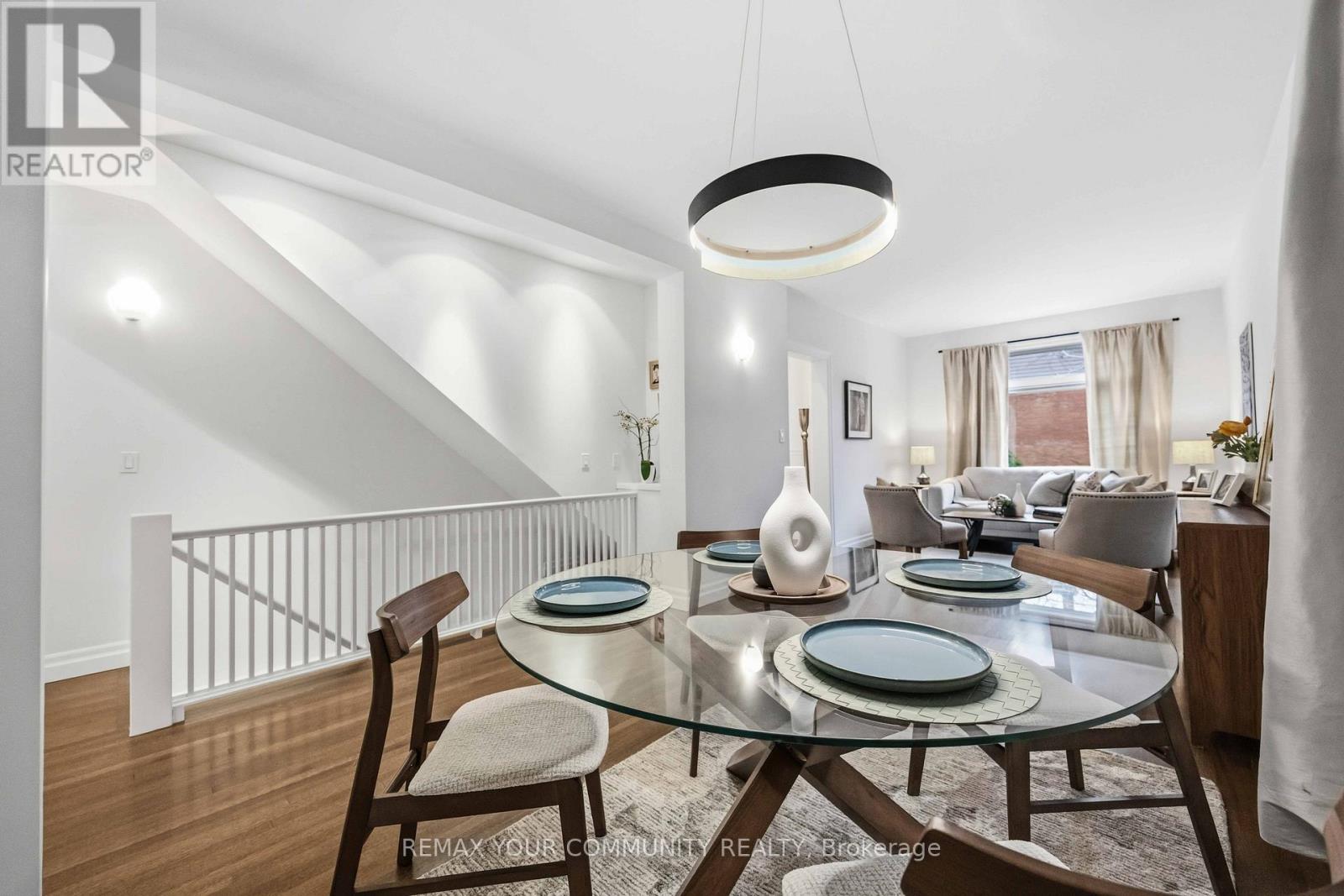 154 Riverdale Avenue, Toronto, Ontario  M4K 1C3 - Photo 8 - E12998736