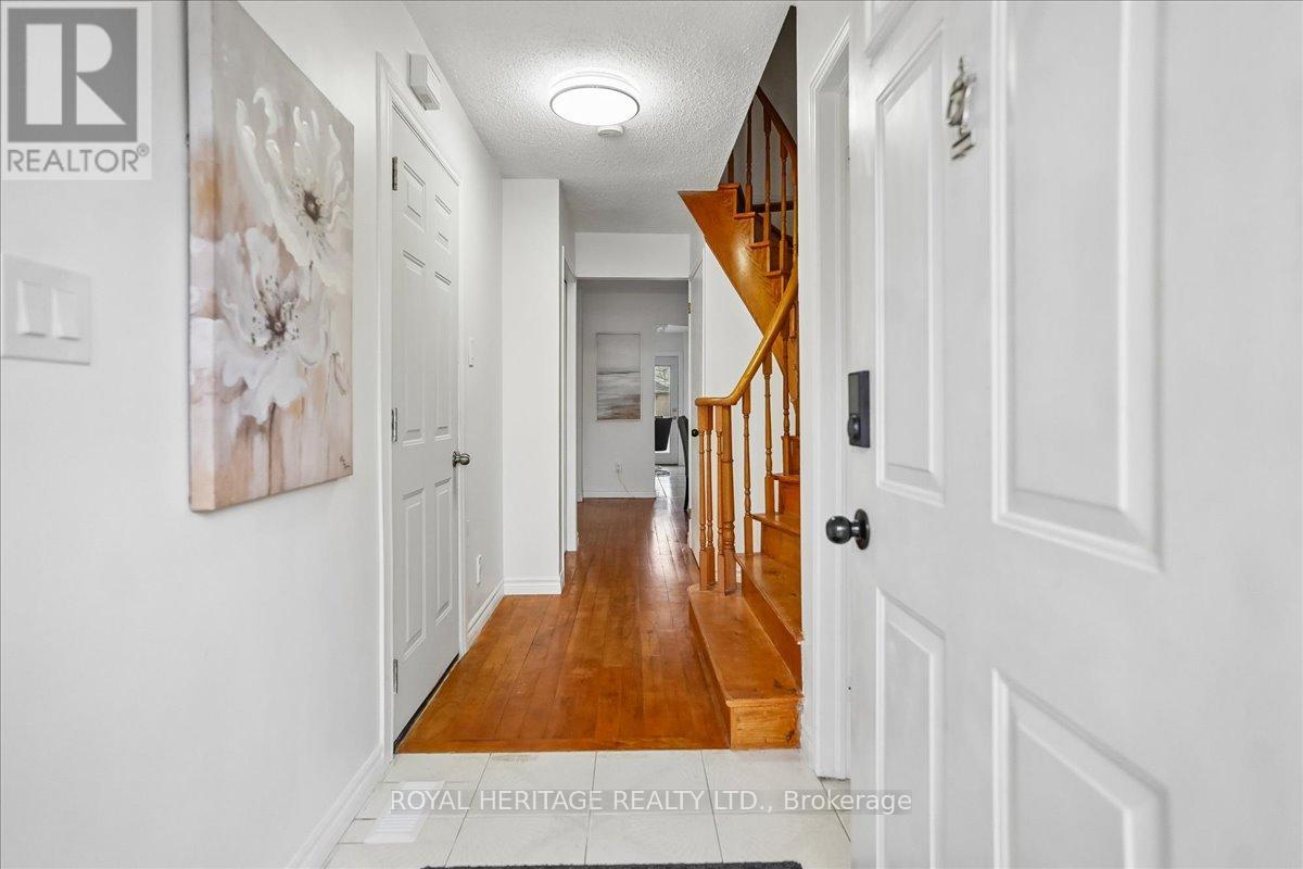 148 Adele Crescent, Oshawa, Ontario  L1J 7X6 - Photo 2 - E12998820