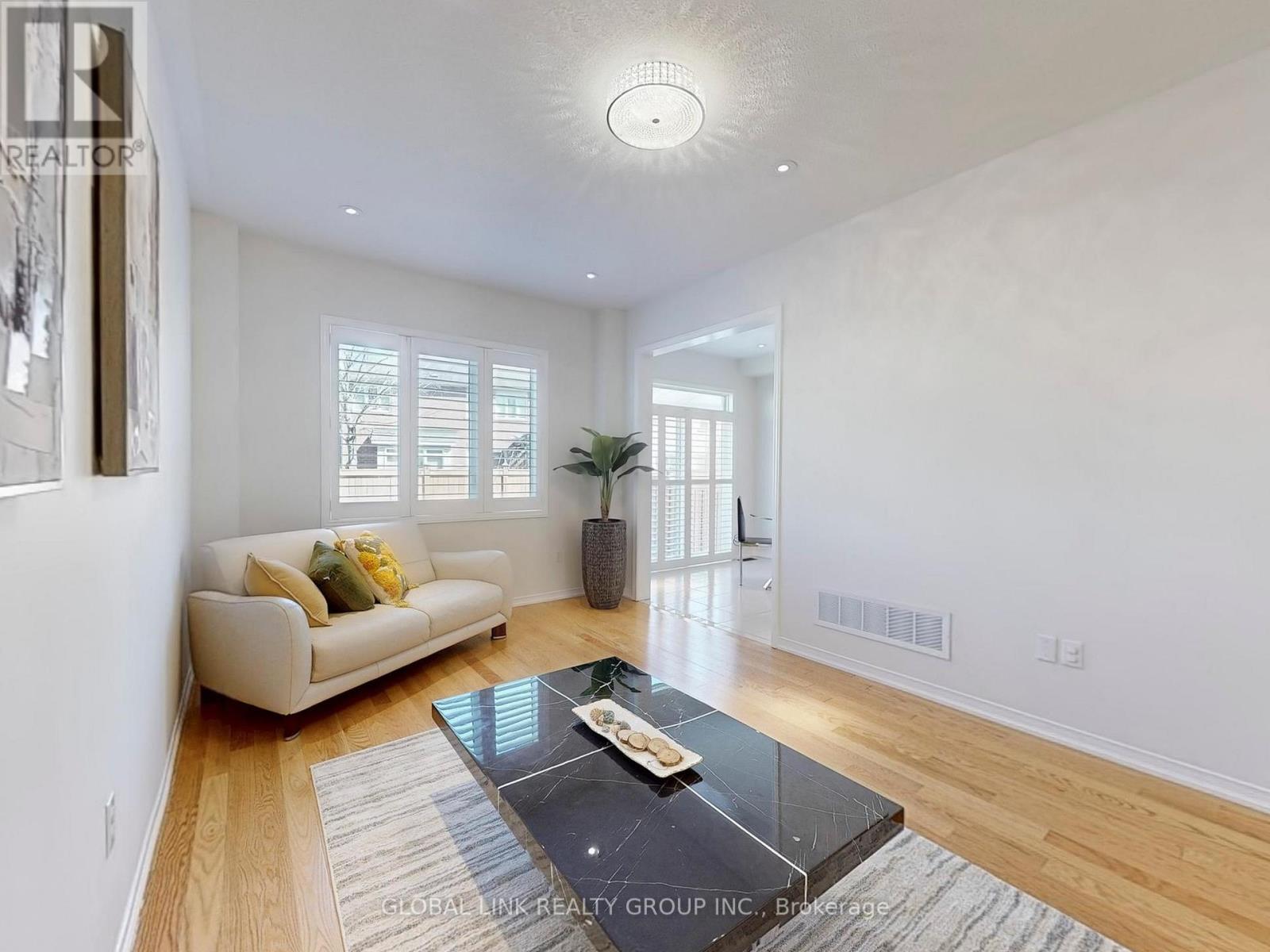 98 Wilf Morden Road, Whitchurch-Stouffville, Ontario  L4A 0K1 - Photo 10 - N12998740