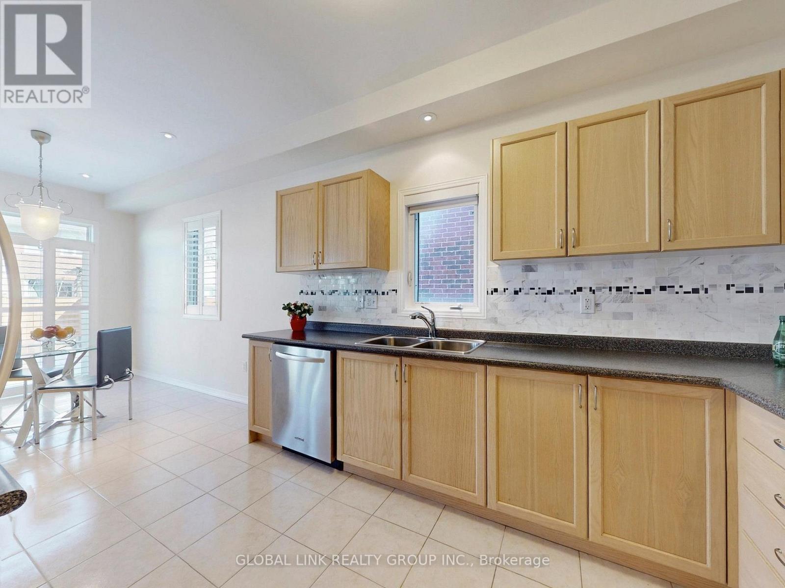 98 Wilf Morden Road, Whitchurch-Stouffville, Ontario  L4A 0K1 - Photo 19 - N12998740